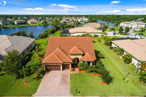 724 Habitat Ln, Palm City, FL 34990-1529