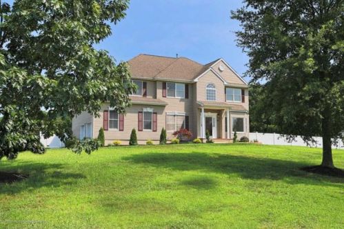 40 Outlook Ln, East Freehold, NJ 07728-5331