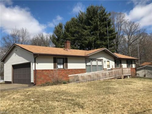 5681 Autumncrest St, Canton, OH 44706-3444