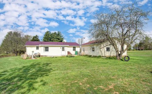 3045 Wayne Ridge Rd, Zanesville OH  43701-8651 exterior
