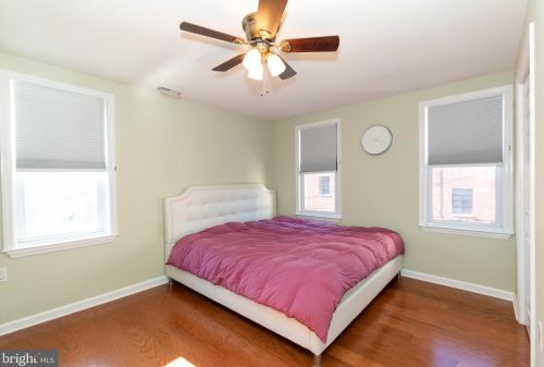 25 Maple Ave, Yardley PA 19067-6642 exterior