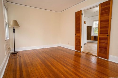 61 Halcyon Ter, New Rochelle NY  10801-1818 exterior