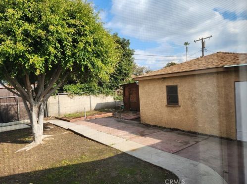 9417 Cedartree Rd, Downey CA  90240-2412 exterior