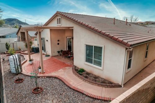 1562 Green Creek Trl, Beaumont CA  92223-7364 exterior