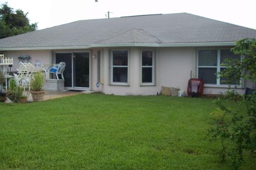 360 Ridgecrest Dr, Fort Pierce, FL 34953-5917