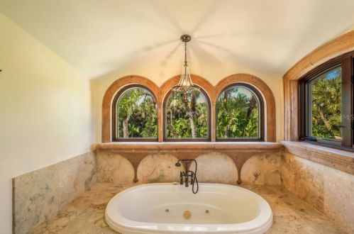 2718 Casey Ky Rd, Nokomis FL  34275-3306 exterior