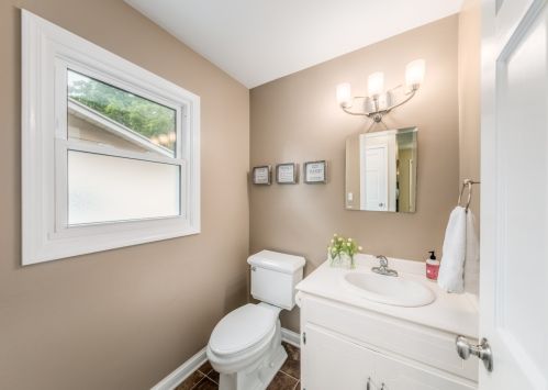 1908 81, Milwaukee WI 53213-2126 exterior