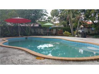 166 14th St, Hialeah, FL 33010-3544