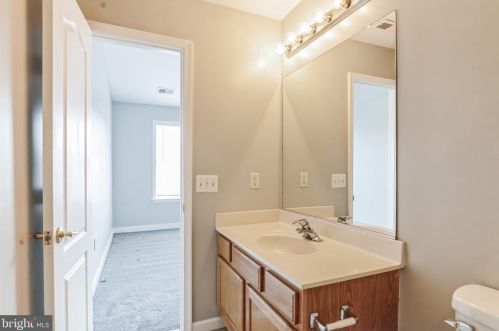 13046 Terminal Way, Woodbridge VA  22193-6116 exterior