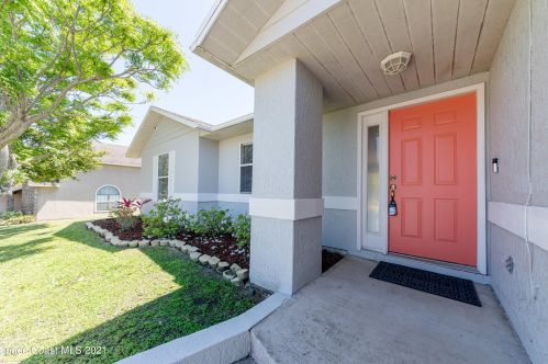 3959 Ridgewood Dr, Titusville, FL 32796-2260