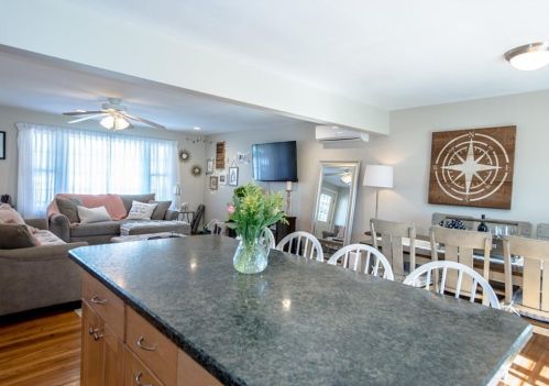 23 Concord Dr, Middletown RI 02842-5251 exterior