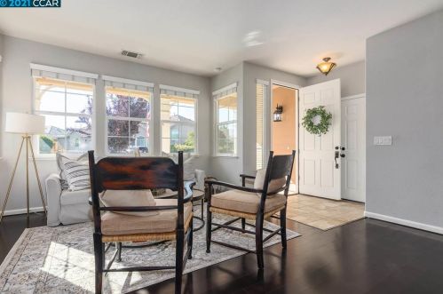 57 Grand Canyon Cir, Oakley, CA 94561-5229
