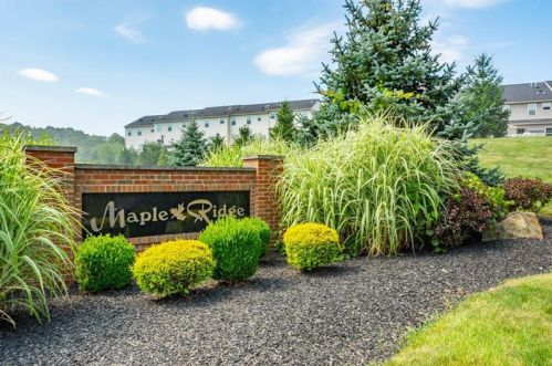 403 Maple Ridge Dr, Canonsburg PA  15317-7306 exterior