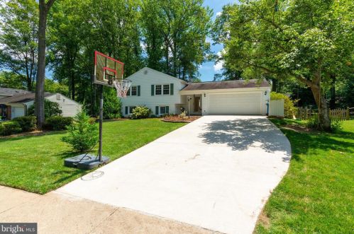 9711 Schmidt Dr, Springfield, VA 22015-4148