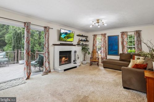 1426 Cellar Crk Way, Herndon VA  20170-2805 exterior