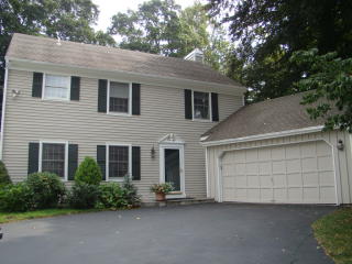81 Fieldstone Ter, Stamford, CT 06902-2572
