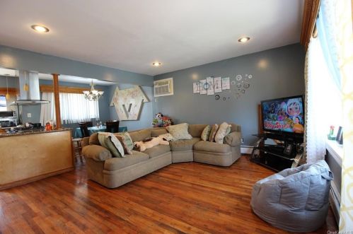 65 Hansom Pl, Roosevelt, NY 11575-2242