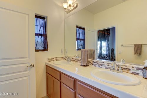 1345 Dolcetto Ln, Santa Maria CA  93458-6326 exterior