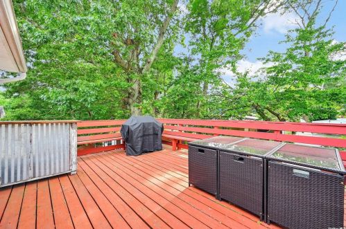 92 Tyler Ave, Scotts Beach NY  11789-2637 exterior