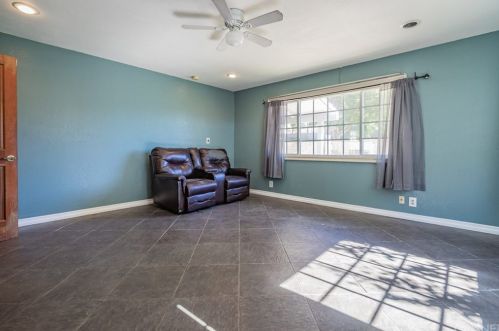 2828 Inyo Cir, Simi Valley CA 93063-2002 exterior