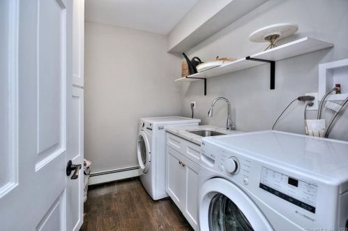 145 Bayberry Ln, Bridgeport CT  06612-1400 exterior
