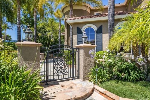 28398 Paragon Dr, Santa Clarita, CA 91390-5735