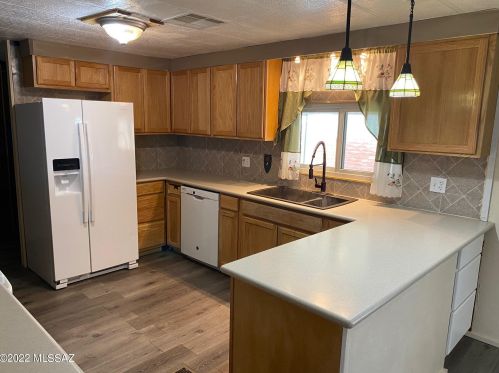5542 Circle Z St, Tucson, AZ 85713-4413