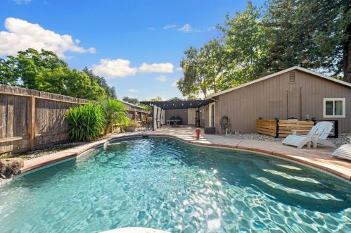 9271 Briles Ct, Elk Grove CA  95624-2451 exterior