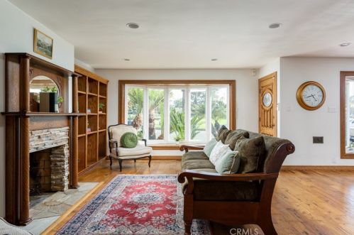 1025 12 St, Huntington Beach CA 92648-4847 exterior