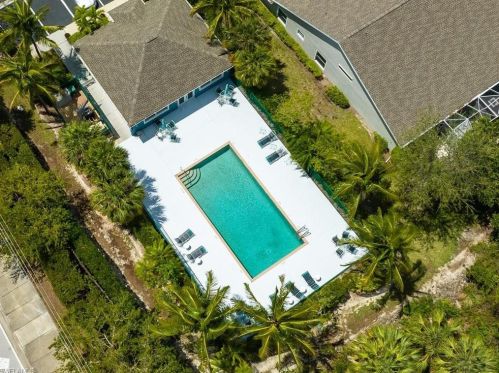 6196 Mandalay Cir, Naples FL  34112-1908 exterior