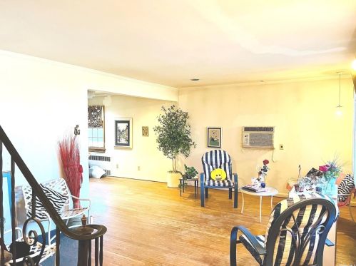 290 Cottage St, Valley Stream, NY 11580-3446