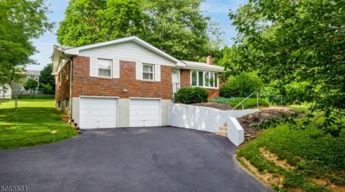 52 Valley View Rd, High Bridge, NJ 08829-1316