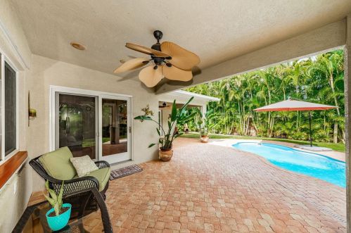 2152 75th Way, Saint Petersburg FL  33710-3846 exterior