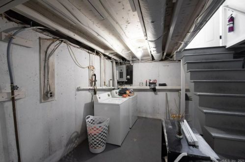 20 Myron Ave, Bridgeport CT  06606-4920 exterior