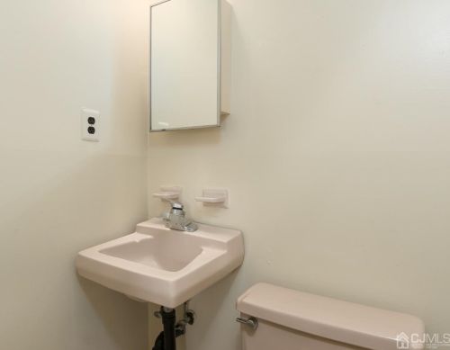 1301 Bradley Ct, Princeton NJ  08540-9547 exterior