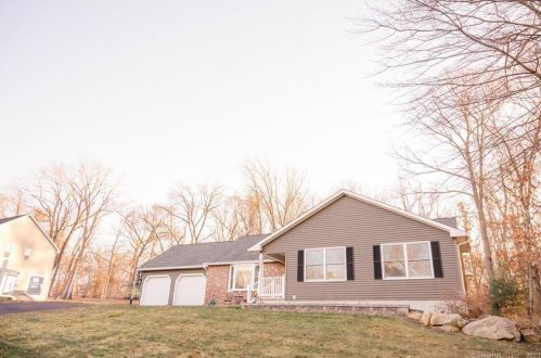 395 Meadowbrook Dr, Manchester, CT 06042-8532
