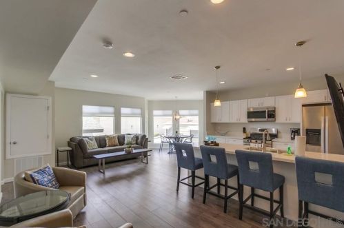 1261 Goshen St, San Diego CA 92110-1403 exterior