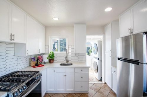 621 Horne St, Oceanside CA  92054-2418 exterior