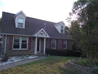 724 Clayton Dr, Clarksville, TN 37040-6006
