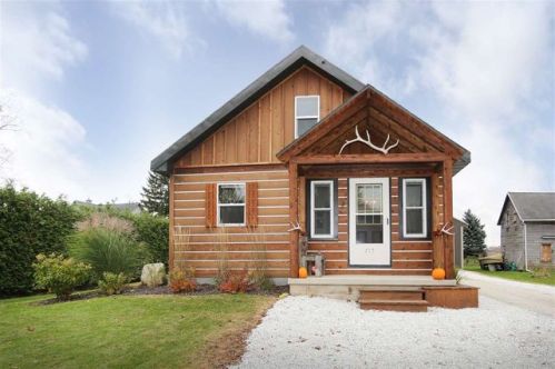 715 Forest Home Dr, Manitowoc WI  54220-9690 exterior