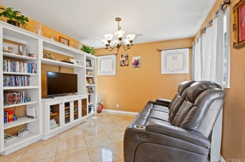 6108 Gundry Ave, Long Beach CA  90805-4258 exterior