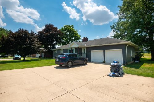 295 Marion St, Waldo, OH 43356-9114