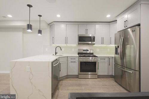 1906 Bainbridge St, Philadelphia, PA 19146-1808