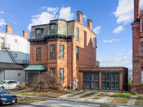 166 Montgomery St, Newburgh, NY 12550-3637
