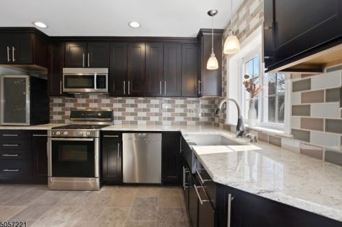 10 Littleton Rd, Greystone Park, NJ 07950-2414