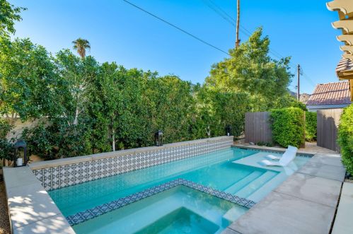 51915 Avenida Alvarado, La Quinta CA  92253-3190 exterior