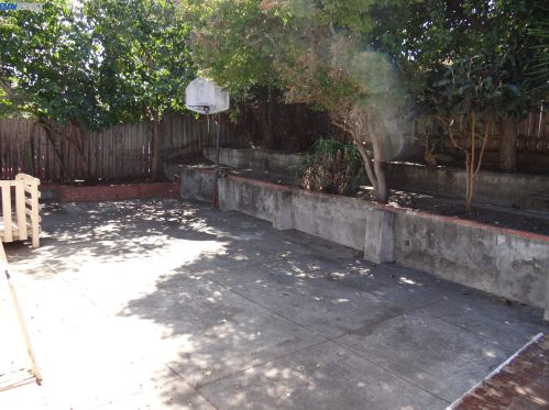 2709 Shamrock Dr, Richmond CA  94806-1524 exterior