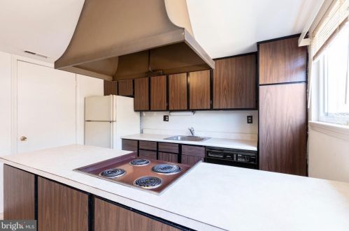 144 Wellington Ter, Lansdale PA  19446-4960 exterior