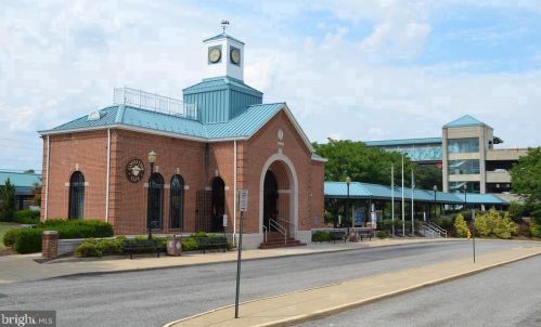 2898 Chinkapin Oak Ln, Woodbridge VA  22191-7524 exterior