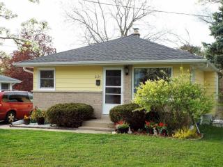 2124 Easy St, Waukesha, WI 53188-2132